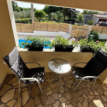 Holiday home House Mirka Melnica