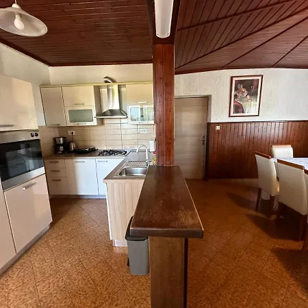 Сasa de vacaciones House Mirka
