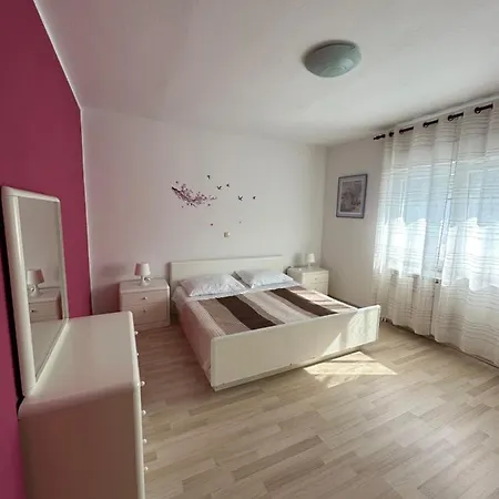 House Mirka Melnica