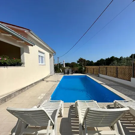 Holiday home House Mirka Melnica