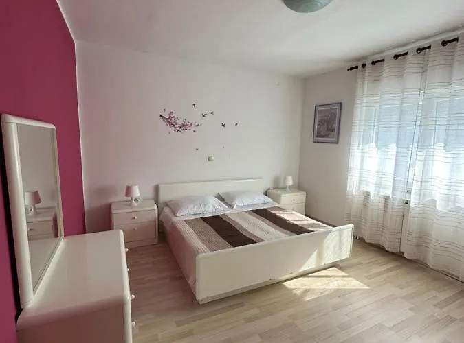 House Mirka Melnica